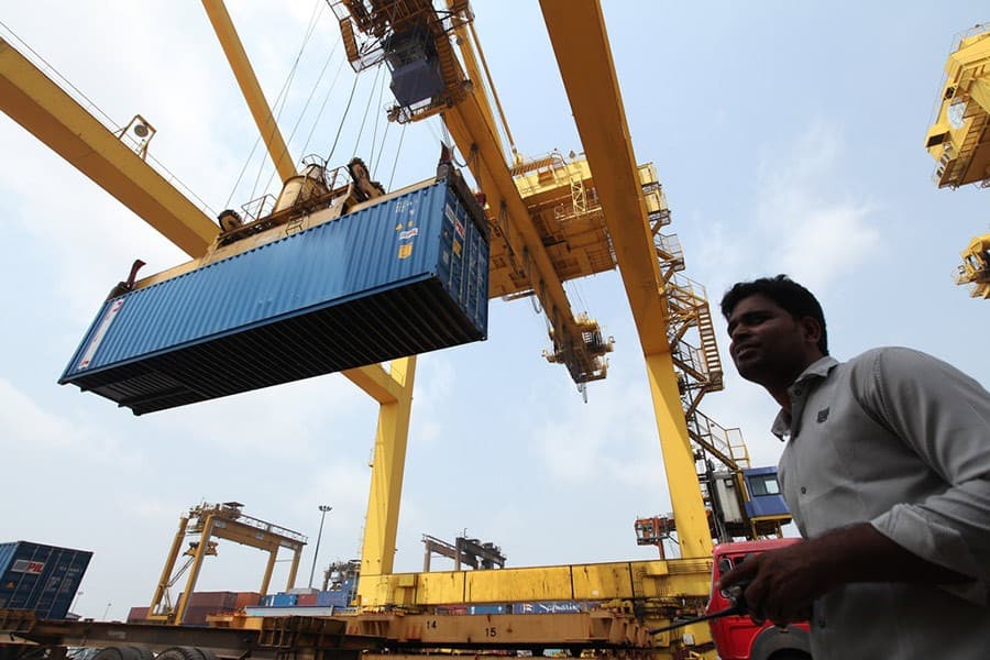 Blockade: Loading, unloading at Ctg port normal but delivery hampered