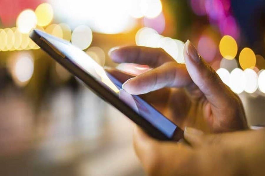 Mobile data users fall for third consecutive month