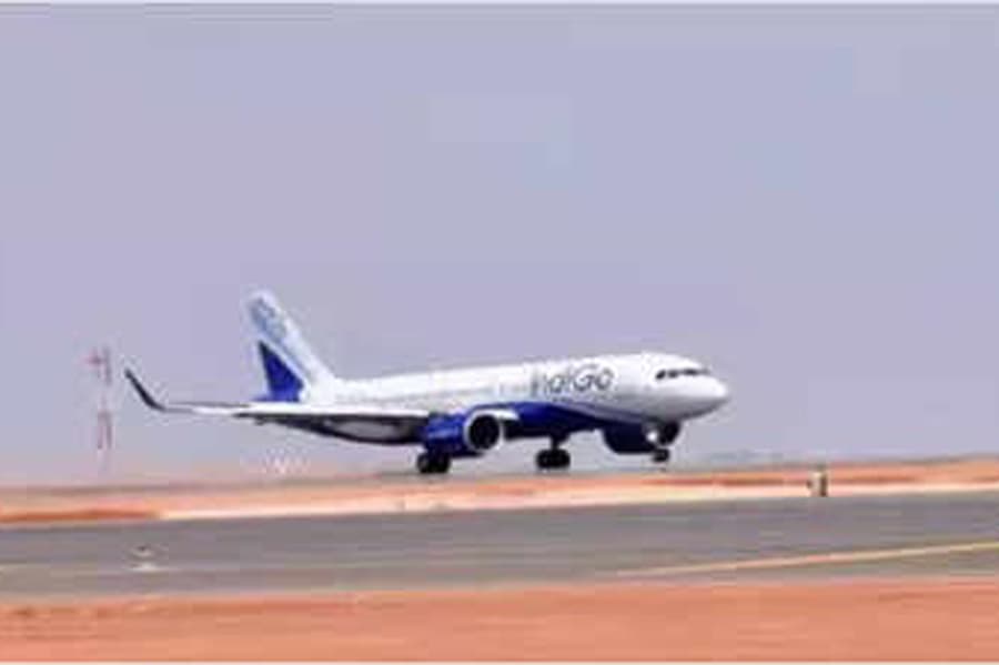 Indian flight makes emergency landing at Dhaka airport