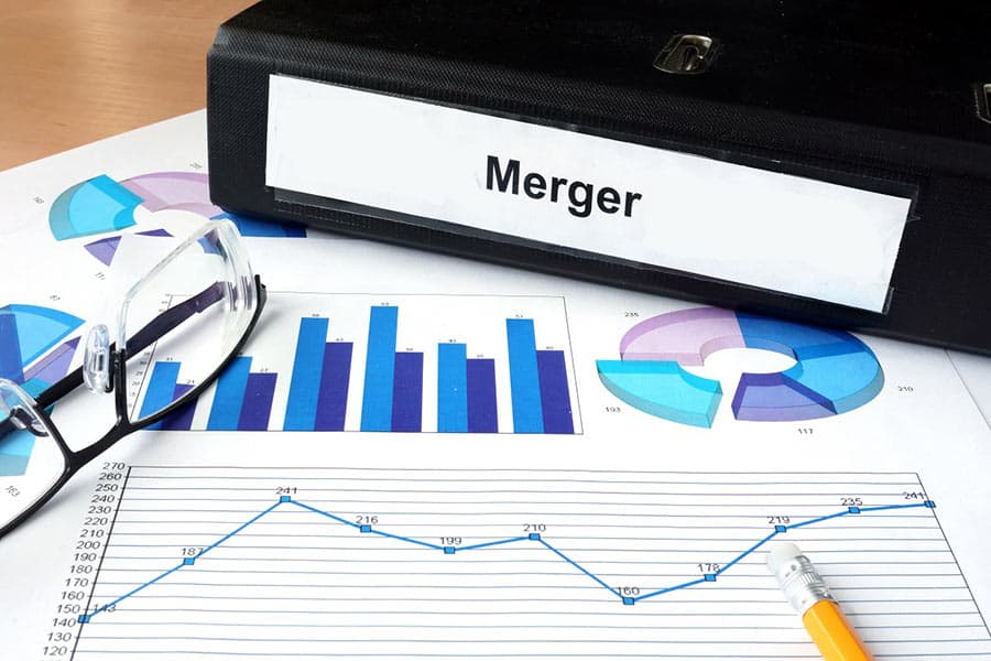 About bank merger, experts are more critical than optimistic
