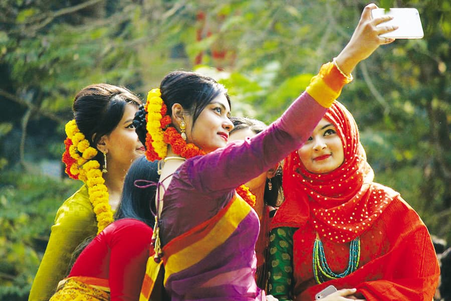 Falguni look in Bashonti colour