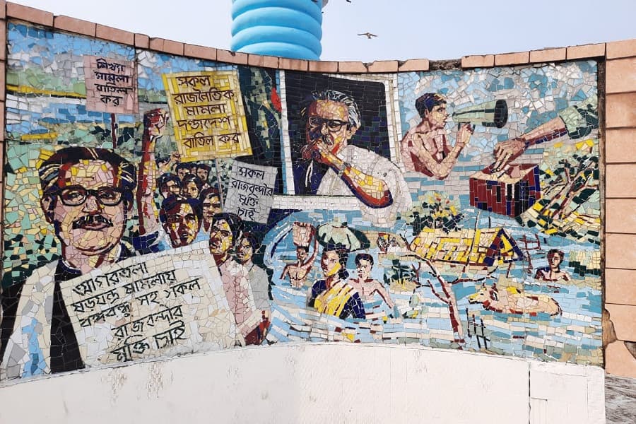 অযত্নে অরক্ষিত ময়মনসিংহের কেন্দ্রীয় স্মৃতিসৌধ