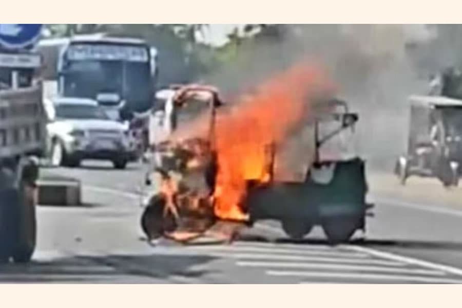 Fire after CNG cylinder blast kills autorickshaw driver in Chattogram