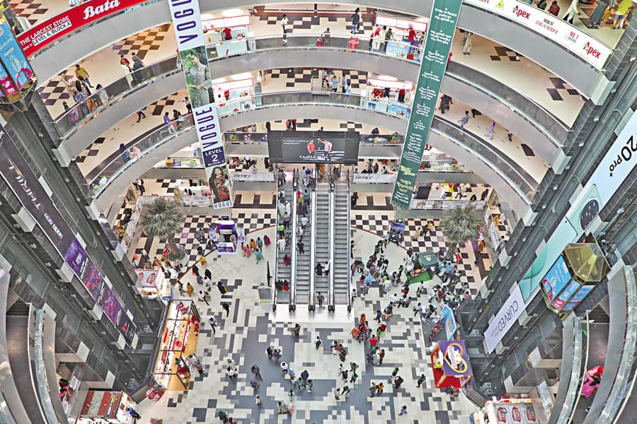 Eid shoppers' crowds swell but sales still modest