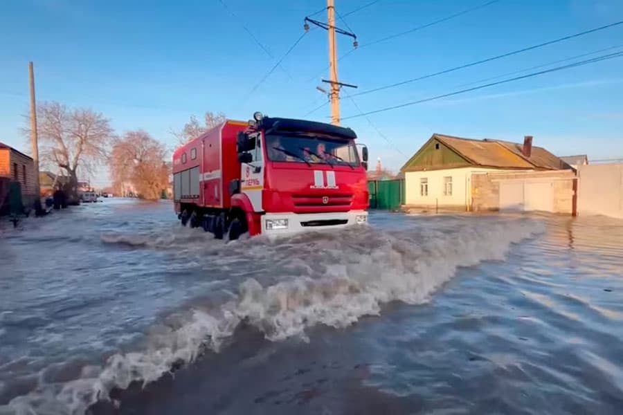 Record flood waters rise in Russia’s Urals, forcing thousands to evacuate