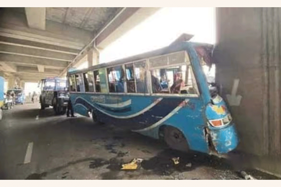 Bus crashes into Dhaka Metro Rail pier, several passengers hurt