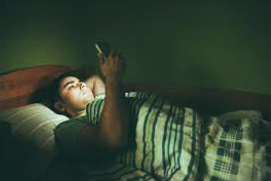 Deepening sleep problems in a chaotic city