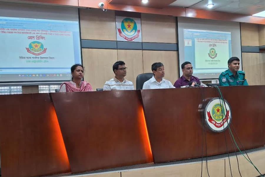 Three held for spreading wrong information about capital market on social media
