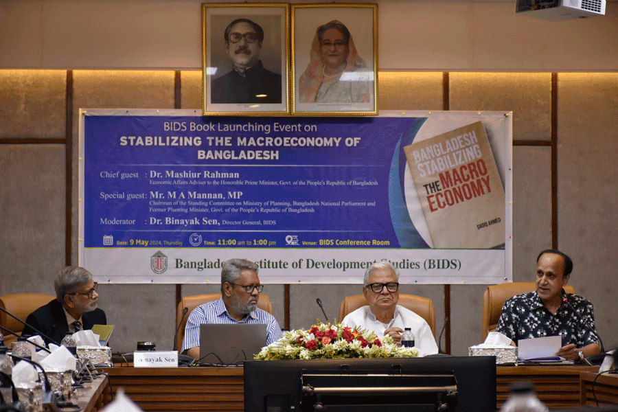 BB should bar non-compliant SoCBs from issuing new loans, says CRI Vice Chairman Sadiq Ahmed