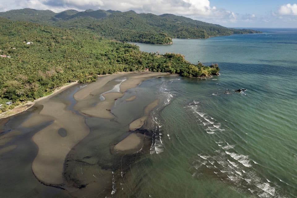 Philippines finds sunken fuel tanker 3 weeks after spill