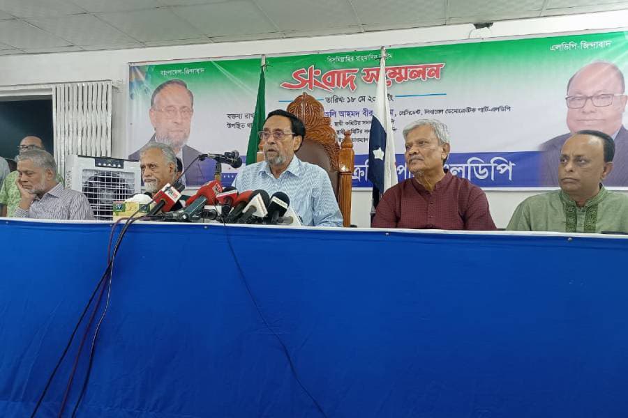 Bangladesh financial sector in red zone: Oli Ahmed