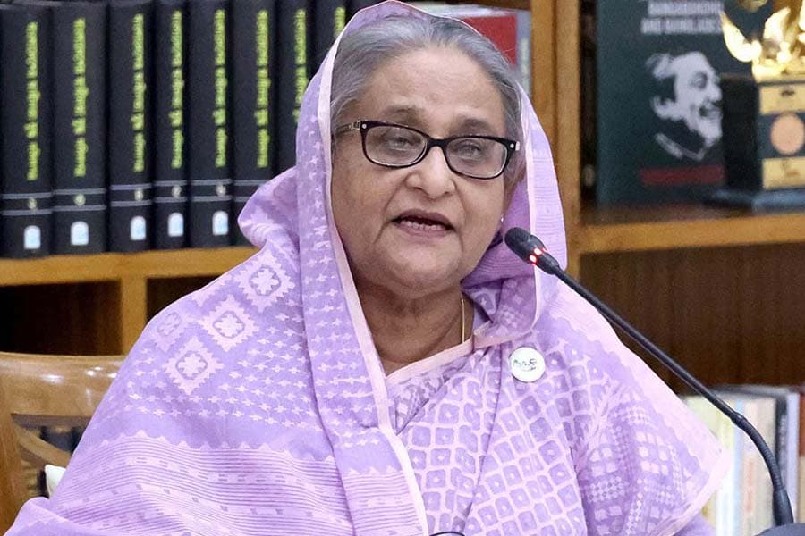 PM asks local businesses to invest in economic zones