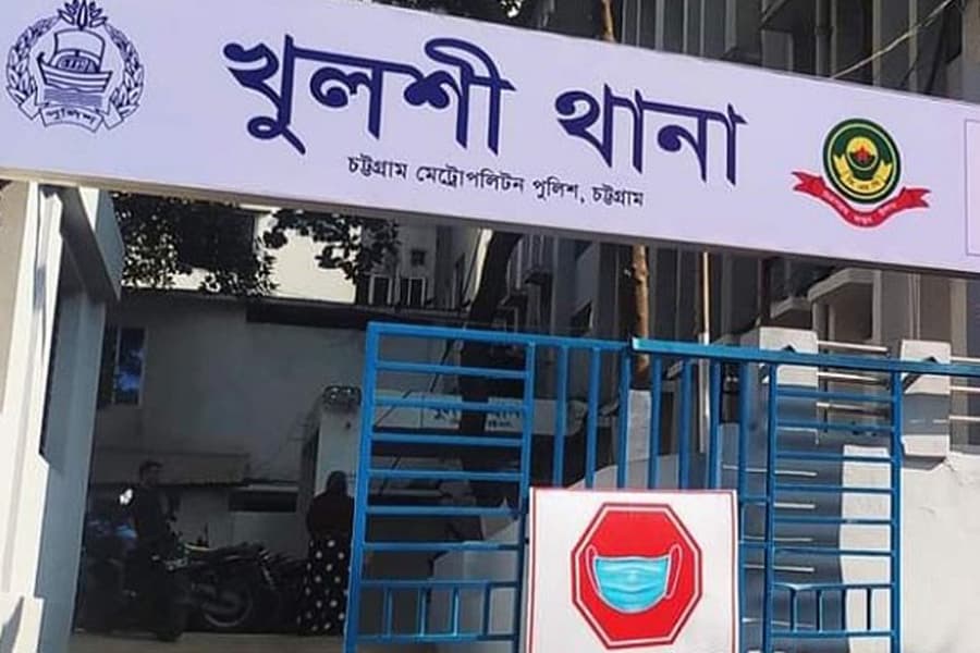 Sub-inspector, informer arrested on allegation of gold theft in Chattogram
