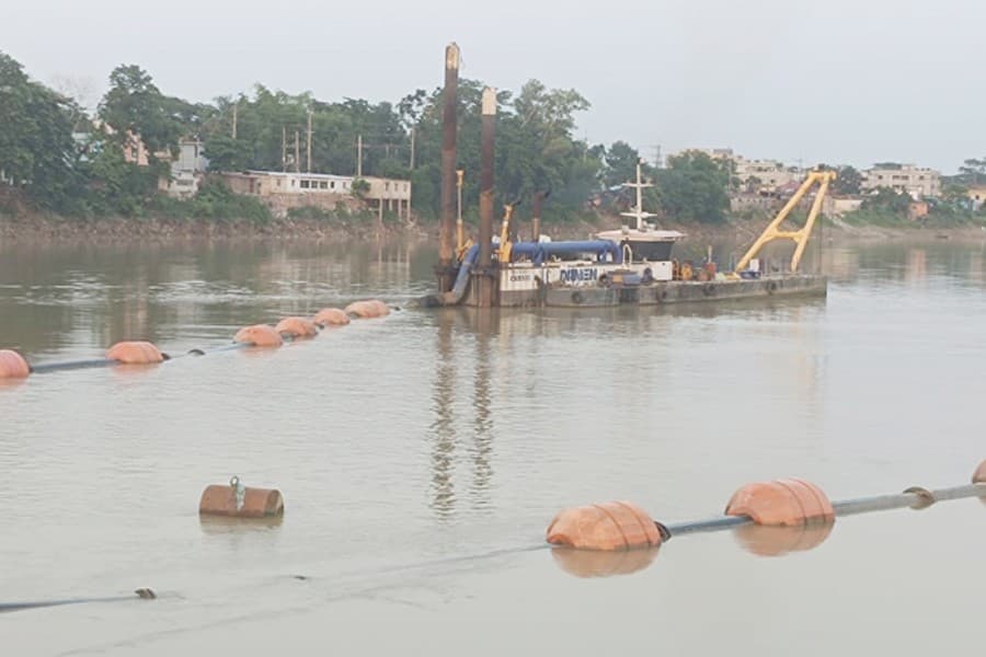 Surma dredging at a snail's pace