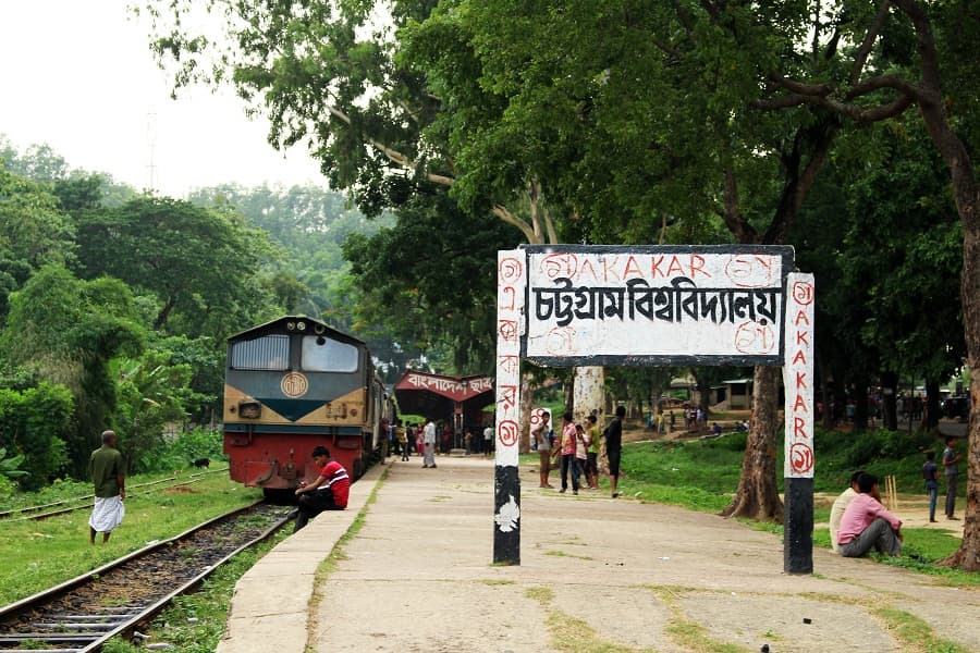 Chittagong University: CUians using the shuttle train to sleep, shower, and lose valuables