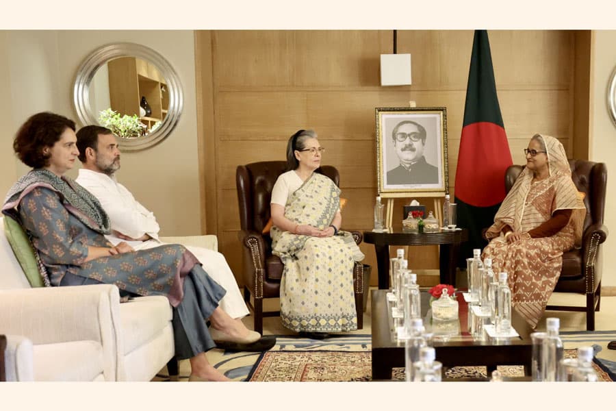 Sonia Gandhi, Rahul, and Priyanka meet PM Hasina in New Delhi