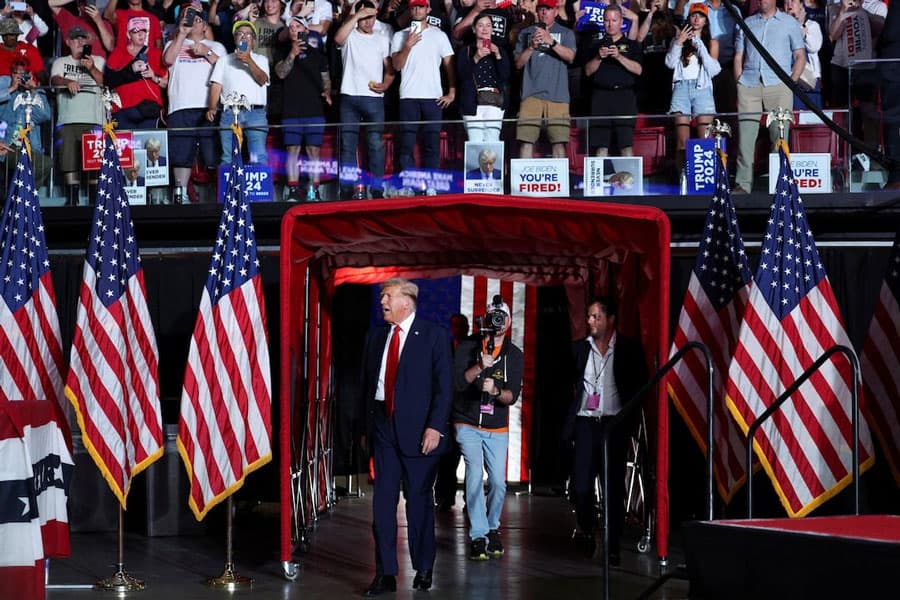 Trump courts Black voters in Philadelphia, asks Christians to back him one last time