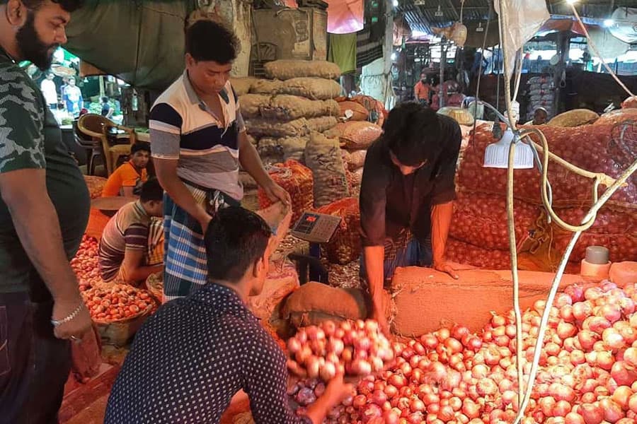Onions reach Tk 100 a kg despite ample supply