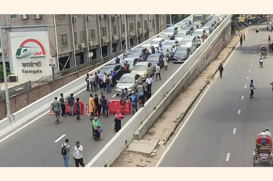 Anti-quota protests worsen traffic woes for air passengers in Dhaka