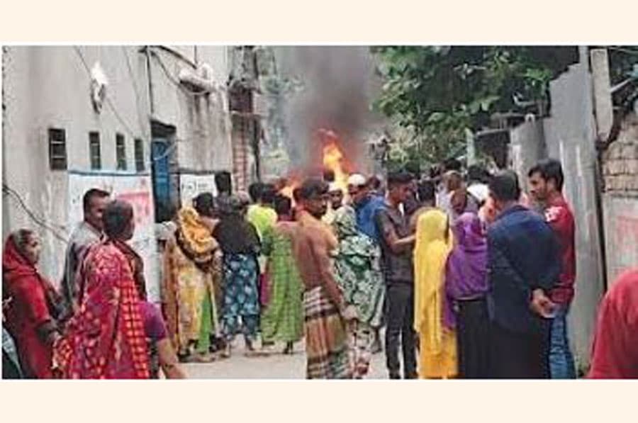 BGB vehicle set on fire at Hatirjheel