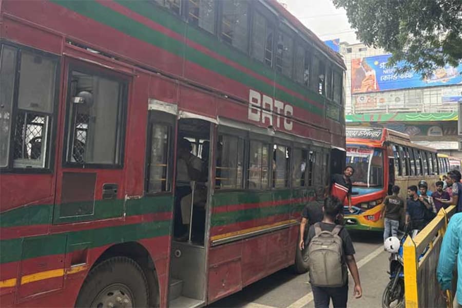 Severe traffic jams hit Dhaka roads as curfew relaxed
