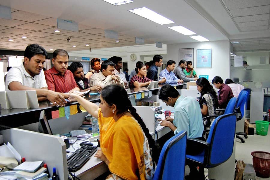 Banking hours 10am to 3pm from Sunday to Tuesday