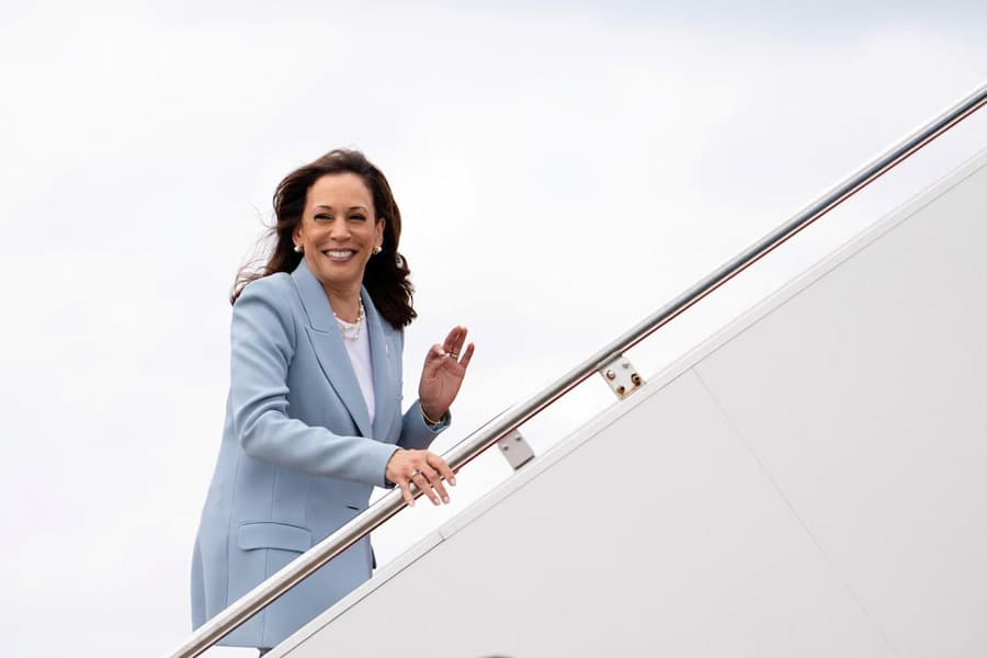 Harris stays one point ahead of Trump in latest Reuters poll