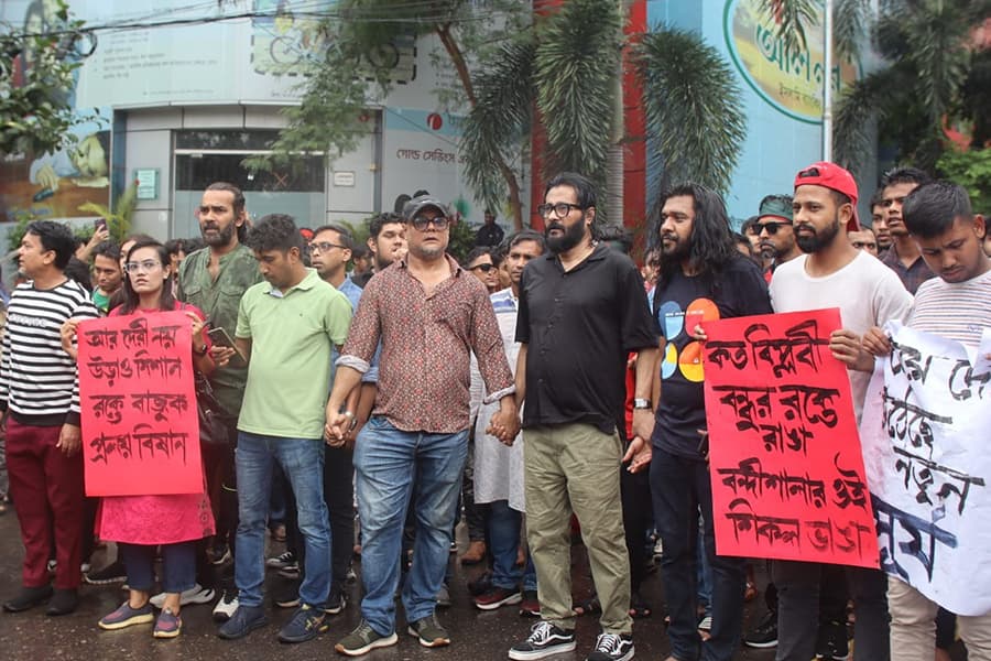 'Get Up Stand Up': Musicians express solidarity with students