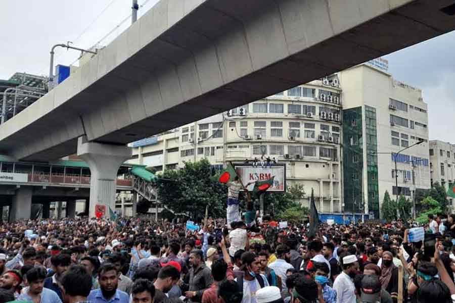 Hundreds of thousands of people take to streets in Dhaka