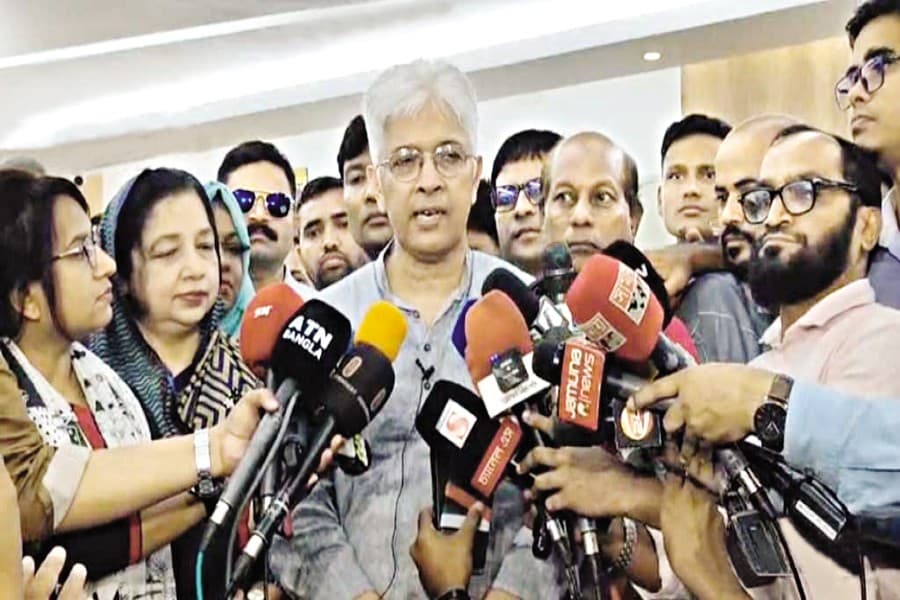 Industries to get gas on priority basis: Adil