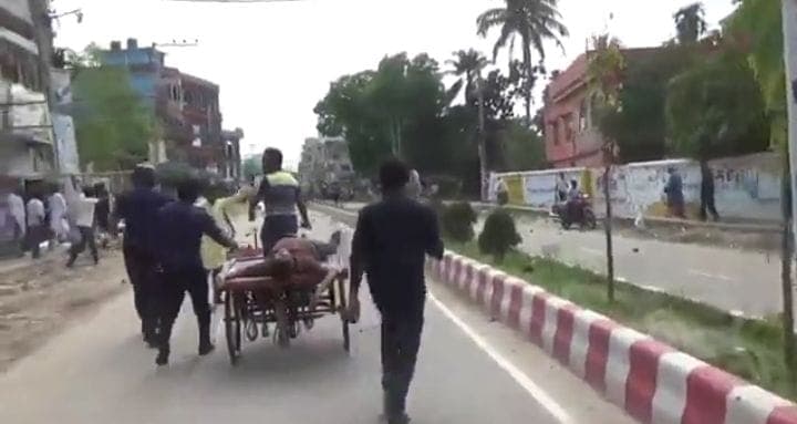 AL, BNP activists clash in Natore; 30 hurt