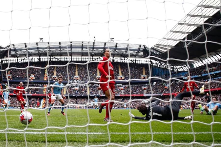 Man City thrash Liverpool 4-1 to keep up title chase