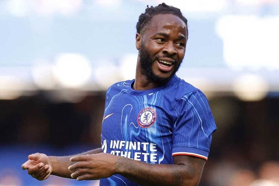Arsenal swoop in to sign Chelsea outcast Sterling on loan on deadline day