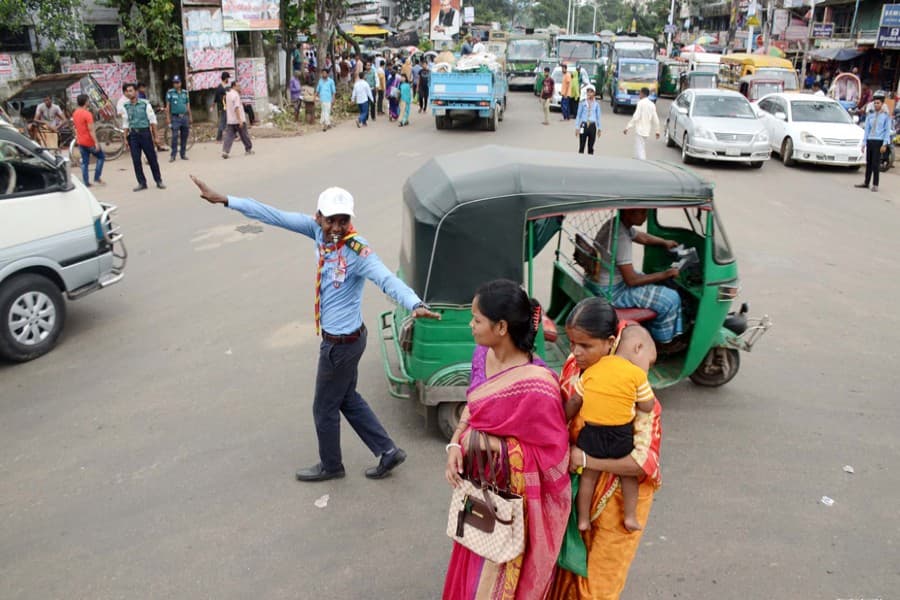 Traffic police call for volunteers to restore order on roads