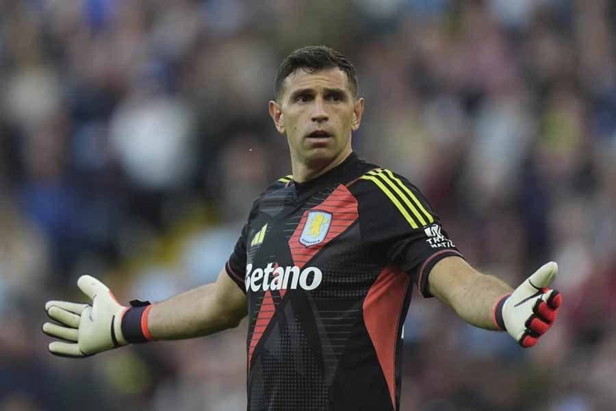 FIFA suspends Argentina goalkeeper Emiliano Martínez for two matches in World Cup qualifying