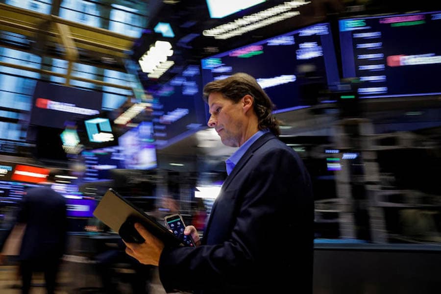Stocks edge lower as Middle East conflict pushes oil higher