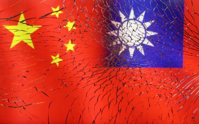 Taiwan reports Chinese 'combat patrol' after Beijing slams US arms deal
