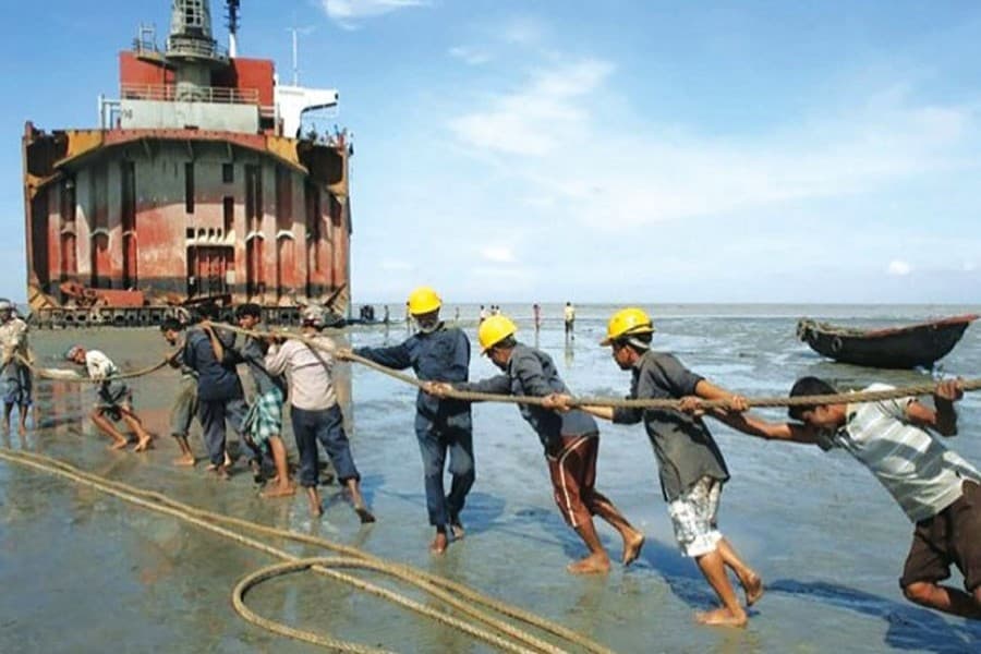 Shipbreaking industry faces challenges amid dollar crisis, scrap ship shortage