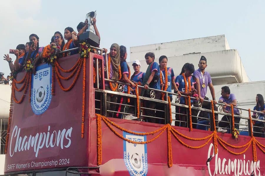 SAFF Women’s Champions get hero’s welcome in Dhaka