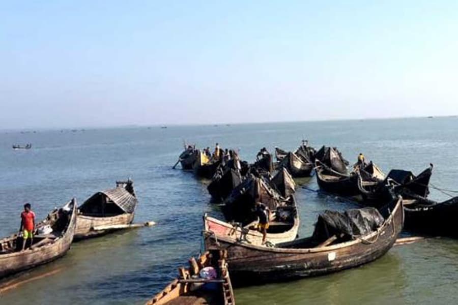 Arakan Army abducts 20 Bangladeshi fishermen from Naf River