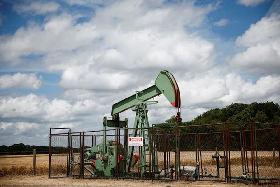 Oil little changed as US storm threat abates
