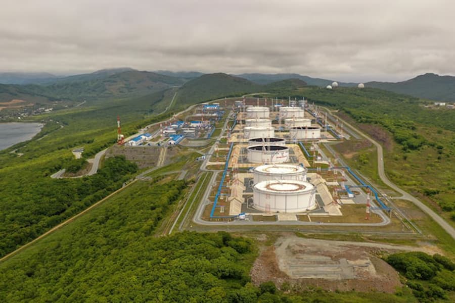Oil prices ease, caution prevails over Russia-Ukraine war