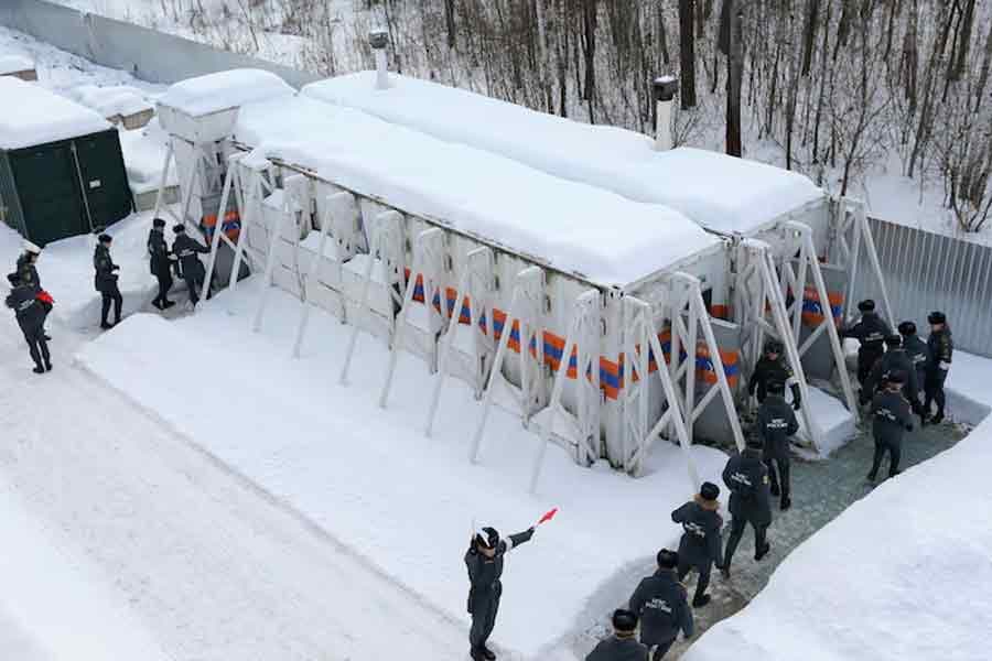 Russia starts making nuclear-resistant mobile bomb shelters