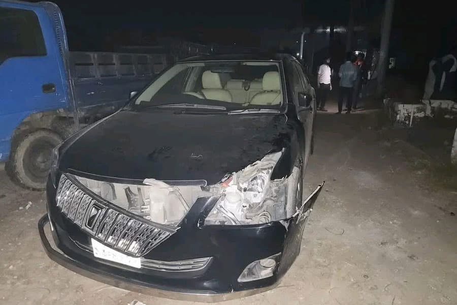Car carrying Sarjis and Hasnat meets with accident on Ctg-Cox’s Bazar highway