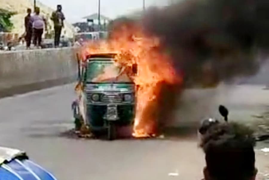 Five of a family suffer burns in Ctg autorickshaw fire