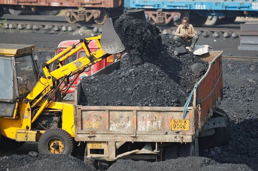 Heatwaves in India drive leading clean-energy state back to coal