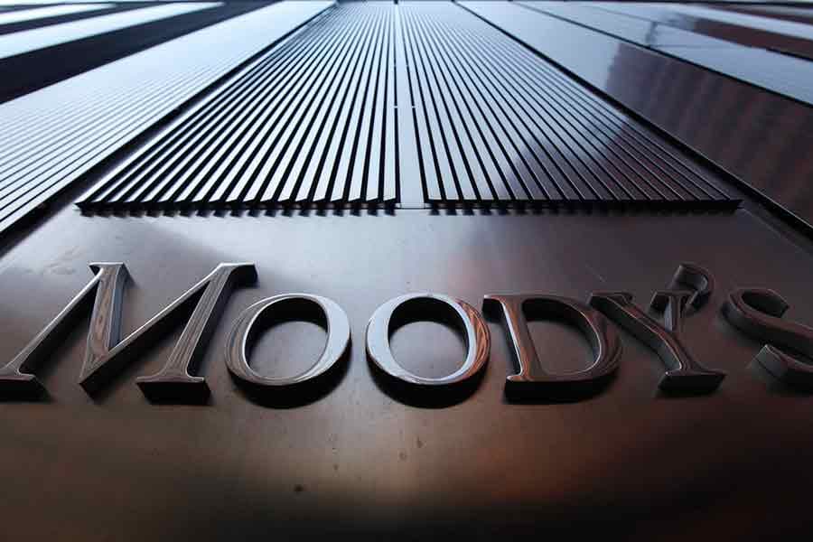 Moody's downgrades France's credit rating to Aa3