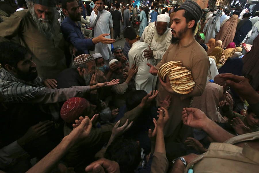 Food prices fall on world markets but not on kitchen tables