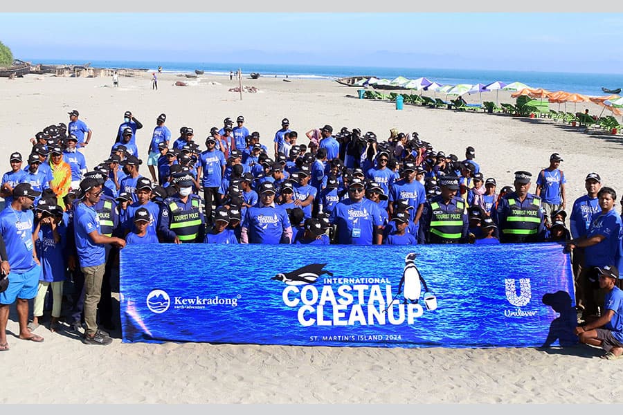 Unilever Bangladesh, Kewkradong Bangladesh organise coastal cleanup at Saint Martin's Island