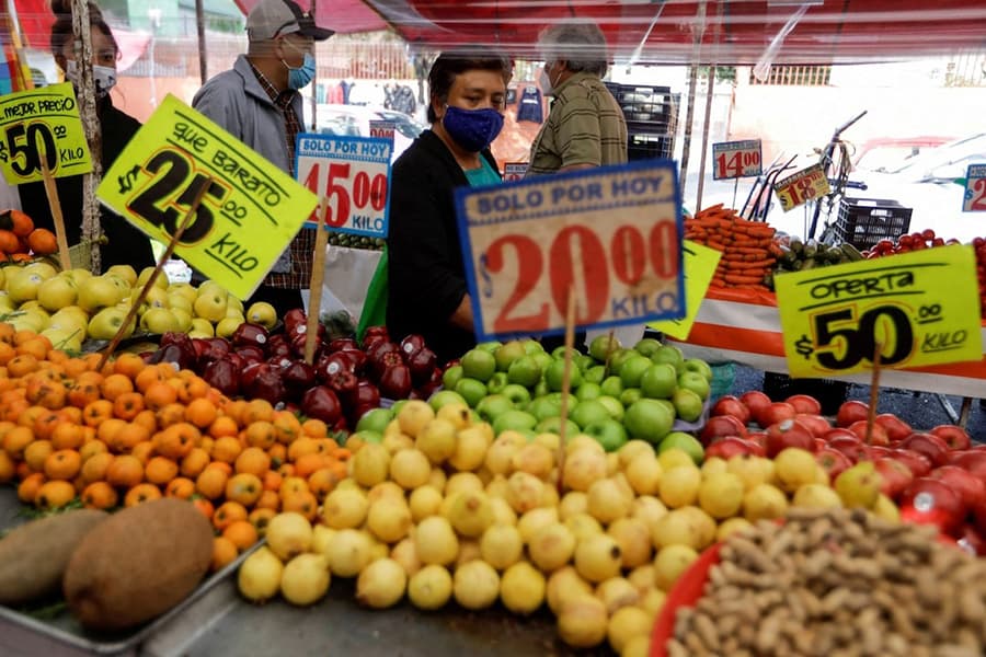 World food price index eases in Dec, pushed lower by sugar
